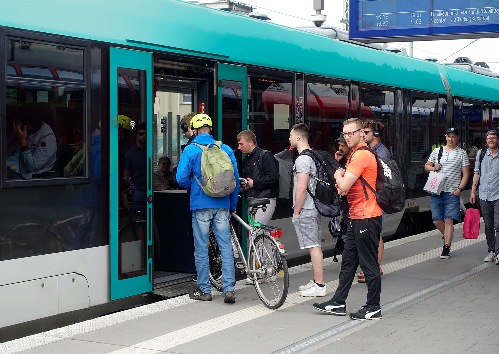An example of step-free, accessible boarding